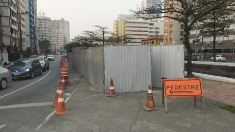 Canteiro de obras na calçada do canal 1 #paratodosverem