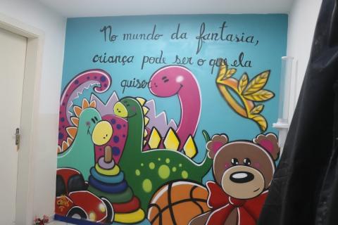 paredes pintadas por figuras infantis  #paratodosverem