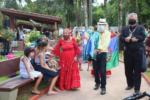 ciganos na procissão #paratodosverem