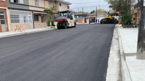 rua com máquina ao fundo #paratodosverem