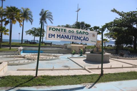 Faixa escrita fonte do sapo em manutenção na frente do espaço em obras #paratodosverem