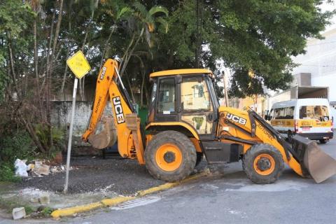 máquina atuando na obra #paratodosverem