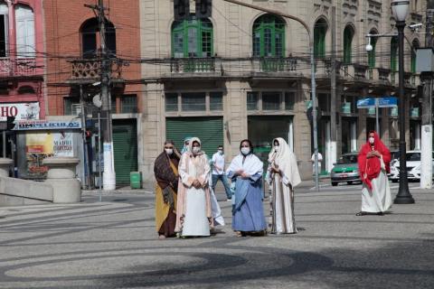 ciganos a caráter na apresentação #paratodosverem