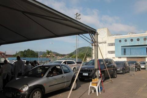 fila de carros na área interna da arena santos. #Paratodosverem