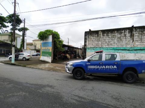 viatura parada na porta de ferro velho #paratodosverem