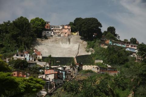 encosta com obra já pronta #paratodosverem 