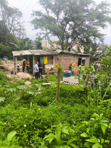 homens atuando na casa #paratodosverem