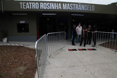 fachada do teatro #paratodosverem