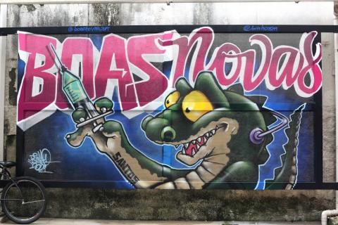mural cim foto de jacaré e seringa #paratodosverem 
