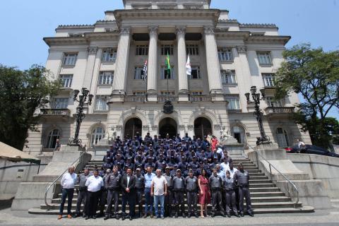 guardas e autoridades na escadaria do paço #pracegover 