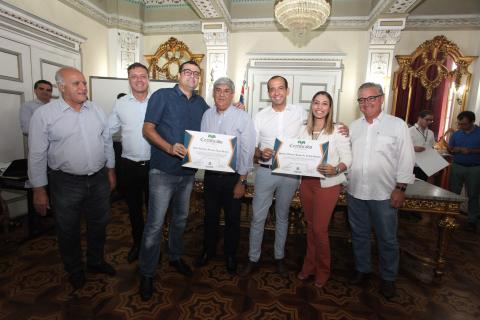 Luis Gustavo F.Neves Bocuto e Patricia de O. Ramos de Araújo Santos. #Paratodosverem