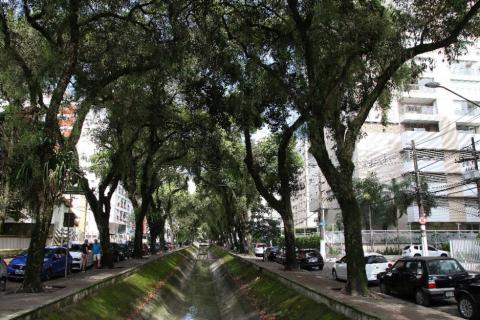 foto do canal da avenida barão de penedo #paratodosverem 