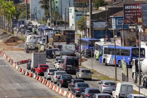 congestionamento na entrada da cidade #paratodosverem 