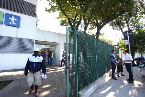 Fachada da Policlínica Bom Retiro. #Pracegover