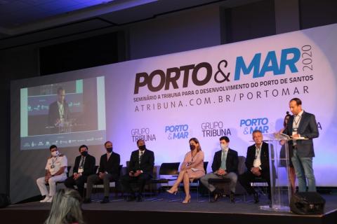 Palco de abertura do evento com autoridades. #Paratodosverem