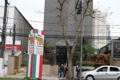 A fachada da Sociedade Italiana de Santos. #Pracegover