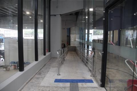 Rampa de acessibilidade para ingresso no local. #Paratodosverem