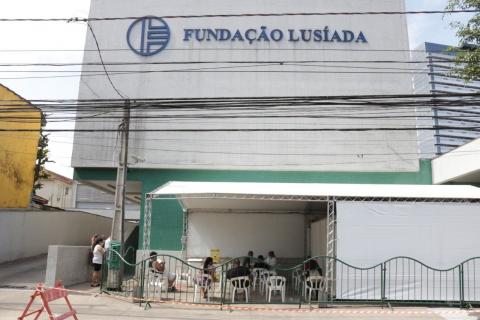 Fachada da Upa Central com tenda na calçada. #Paratodosverem