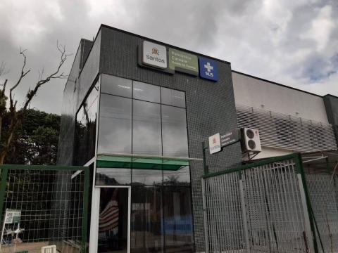 fachada de policlínica #paratodosverem 