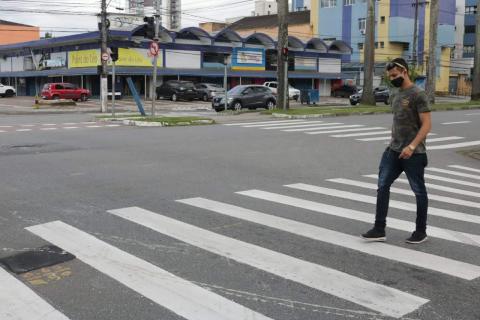 faixa de pedestres já pintada #paratodosverem