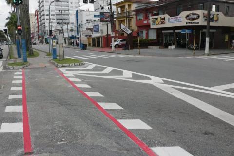 faixa indicando espaço da ciclovia já pintada #paratodosverem