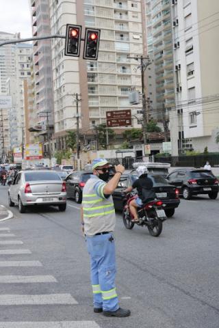 agente atua no cruzamento #paratodosverem 