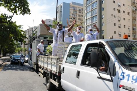 carreta com pessoas em caminhonete #paratodosverem
