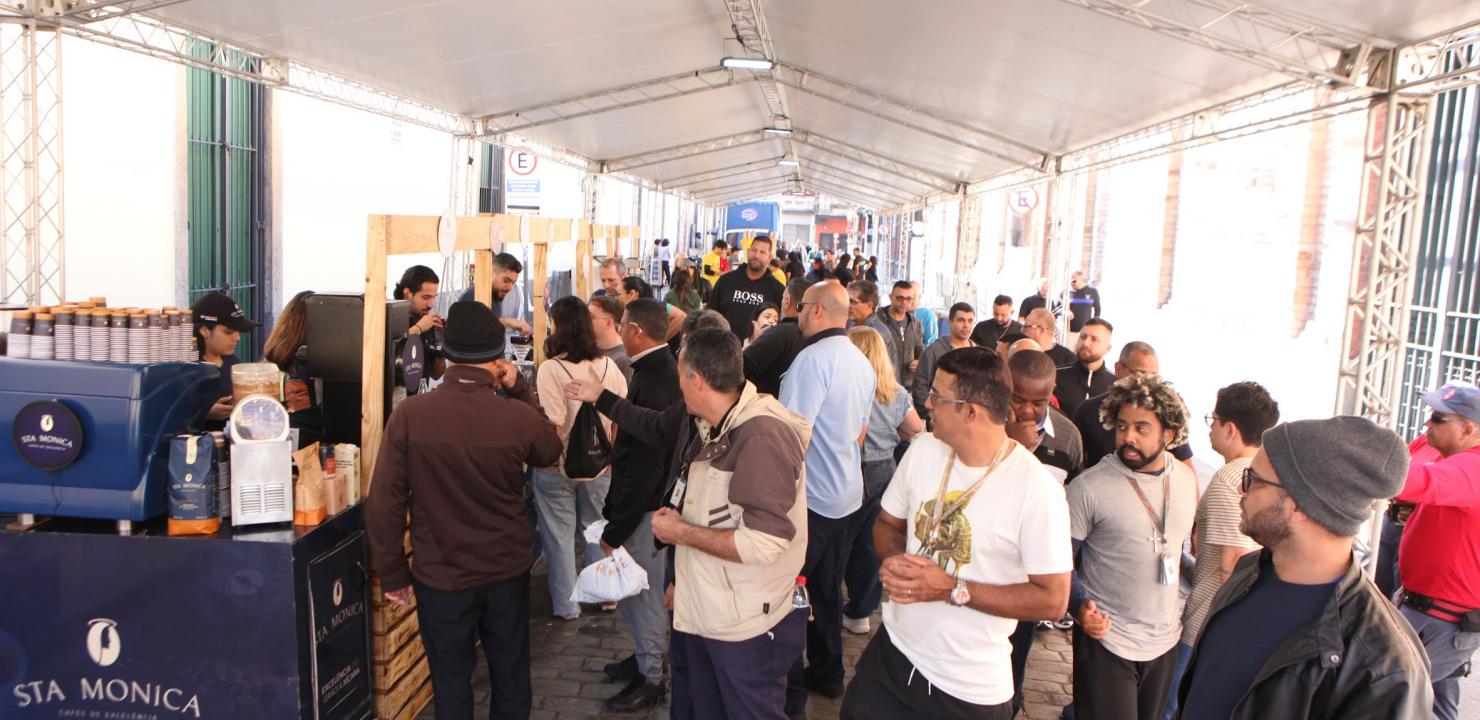 Público lota atrações no primeiro dia do Festival Santos Café