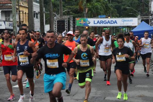 corredores em largada de prova #paratodosverem