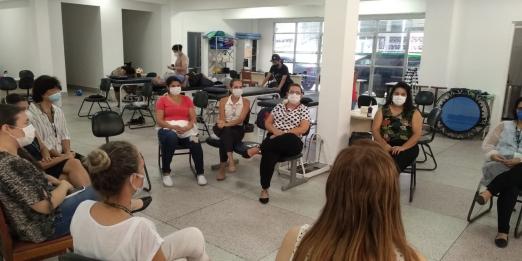 mulheres conversando em roda #paratodosverem 