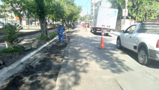 operários atuando na obra #paratodosverem 