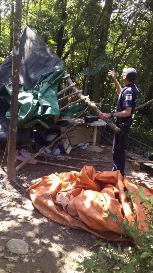 guarda municipal desmonta acampamento no meia da mata. #paratodosverem