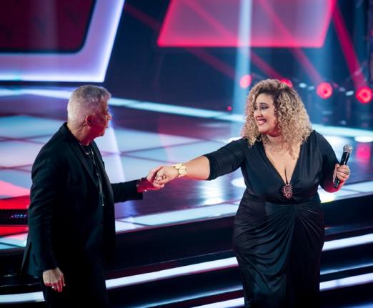 Ana Cigarra dá a mão a Lulu Santos em programa the voice #pracegover 