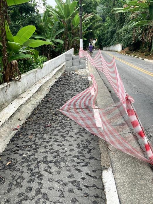 trecho de avenida com passeio em obras. #paratodosverem