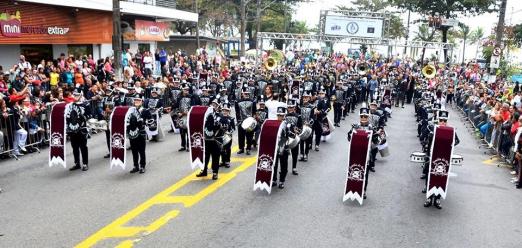 Banda se apresenta na rua #pracegover 