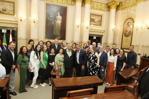 homenageados e autoridades posam para foto #paratodosverem 