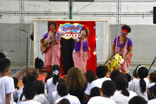 apresentação de palhaços #paratodosverem