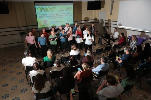 coral se apresentando no paço #paratodosverem