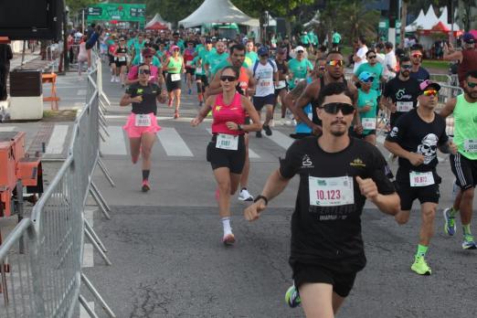 atletas correndo em prova #paratodosverem