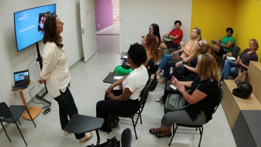 mulheres participando de curso   #paratodosverem