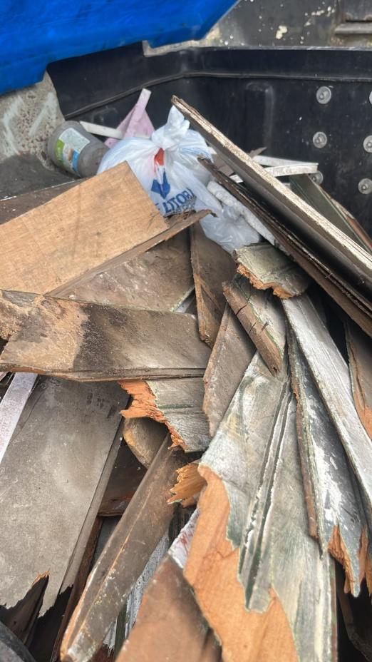 materiais descartados irregularmente #paratodosverem