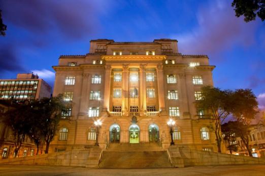 fachada do paço a noite #paratodosverem 