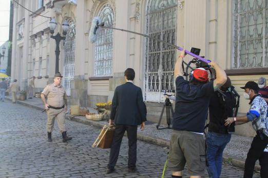 equipe faz filmagem no centro de santos #paratodosverem 