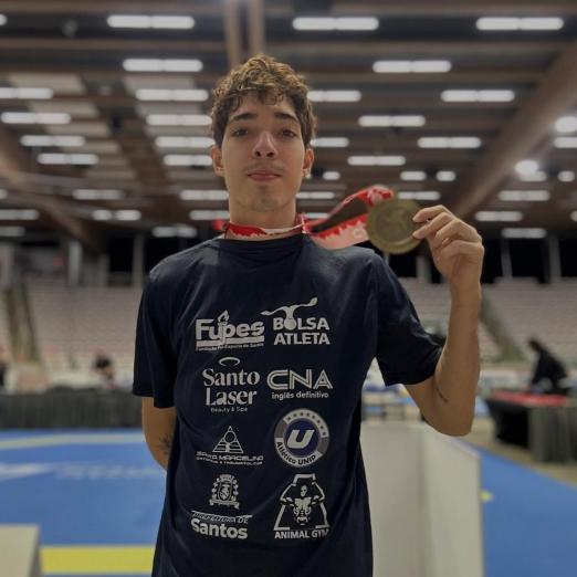 Giovanni com a medalha de ouro. #Paratodosverem