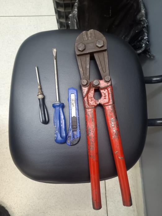 ferrramentas usadas no crime #paratodosverem