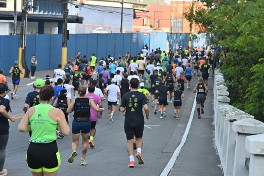 Corrida em Santos. #Paratodosverem