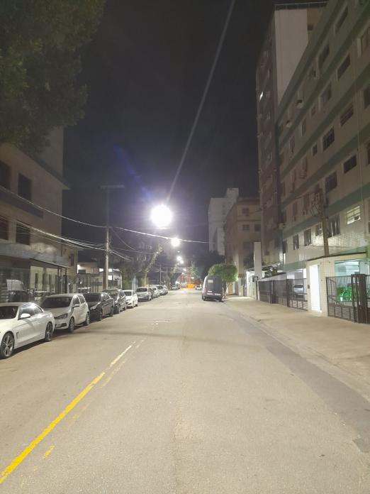 rua com nova iluminação #paratodosverem 