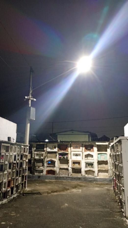 cemitério iluminado #paratodosverem
