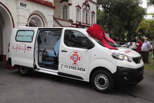 ambulância parada na porta do hospital #paratodosverem 