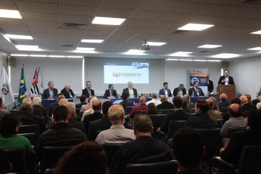 público assiste a palestra #paratodosverem 